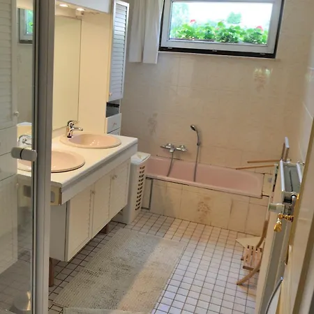 Familiale Avec 2 Dans - Quartier Et Boise - 5 Kms De Homestay *