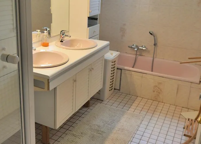 民宿 Familiale Avec 2 Dans - Quartier Et Boise - 5 Kms De