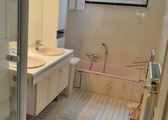 Familiale Avec 2 Dans - Quartier Et Boise - 5 Kms De 民宿 *